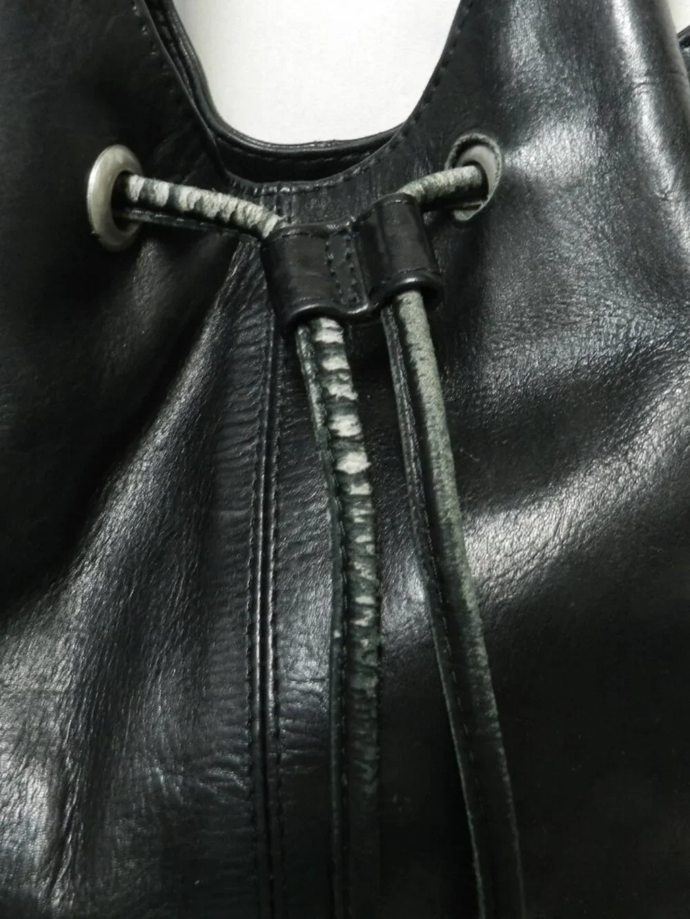 Crossing Pointe Vintage Leather drawstring bucket shoulder bag purse satchel